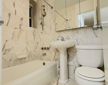 East 81 Street - Photo Thumbnail 3