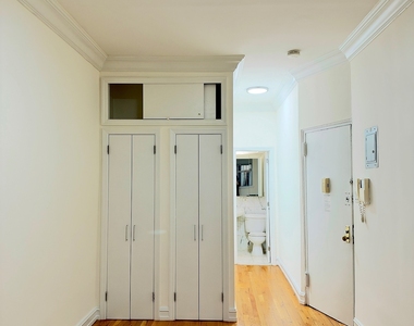 East 81 Street - Photo Thumbnail 1