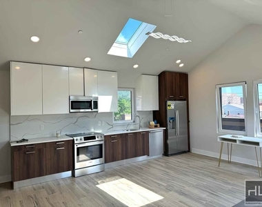 2478 East 11th Street - Photo Thumbnail 3