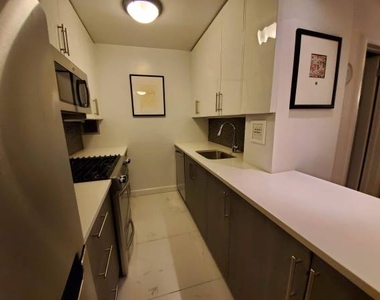 West 58th Street - Photo Thumbnail 2
