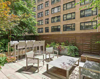 West 58th Street - Photo Thumbnail 6