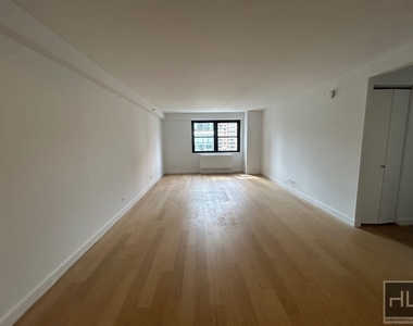 East 39th Street - Photo Thumbnail 4