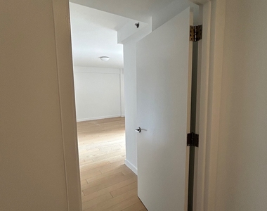 East 39th Street - Photo Thumbnail 30