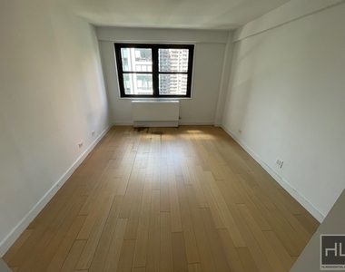 East 39th Street - Photo Thumbnail 28