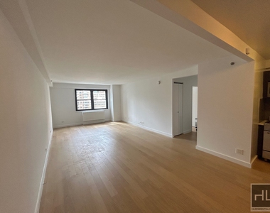 East 39th Street - Photo Thumbnail 5