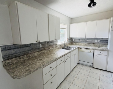 481 Orange Avenue - Photo Thumbnail 3