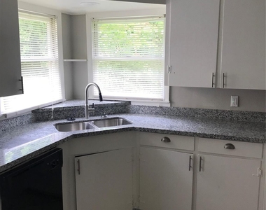 2702 N Camp Circle - Photo Thumbnail 7