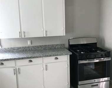 2702 N Camp Circle - Photo Thumbnail 6