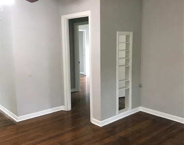 2702 N Camp Circle - Photo Thumbnail 10