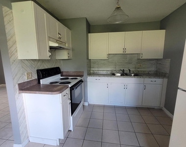 413 Del Monte Road - Photo Thumbnail 3