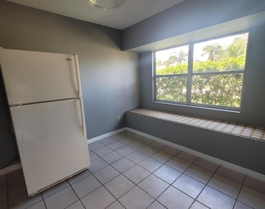413 Del Monte Road - Photo Thumbnail 2