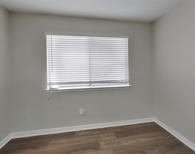 20103 Bambiwoods Drive - Photo Thumbnail 3