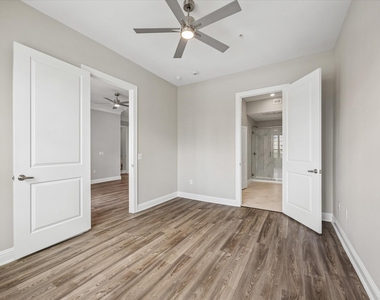 2111 Austin Street - Photo Thumbnail 5