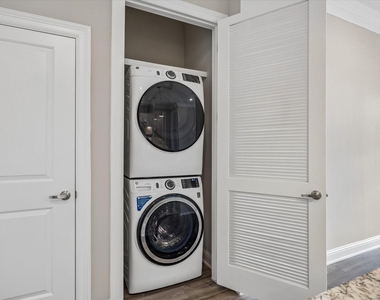2111 Austin Street - Photo Thumbnail 12