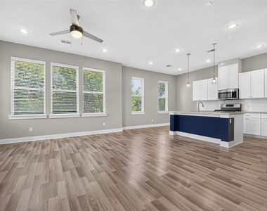 6744 Del Rio St - Photo Thumbnail 3