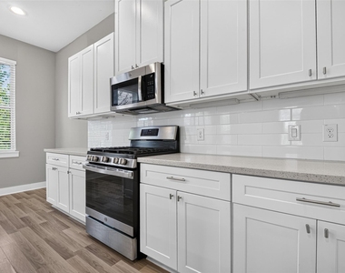 6744 Del Rio St - Photo Thumbnail 11