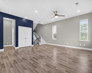 6744 Del Rio St - Photo Thumbnail 5