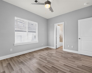 6744 Del Rio St - Photo Thumbnail 25