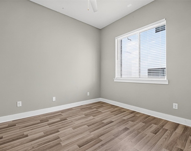 6744 Del Rio St - Photo Thumbnail 14