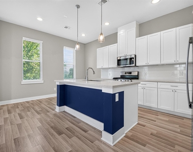6744 Del Rio St - Photo Thumbnail 8
