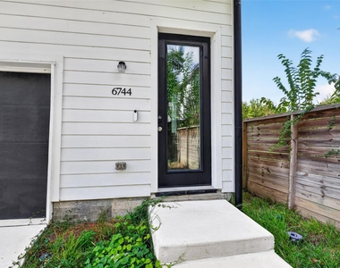 6744 Del Rio St - Photo Thumbnail 1