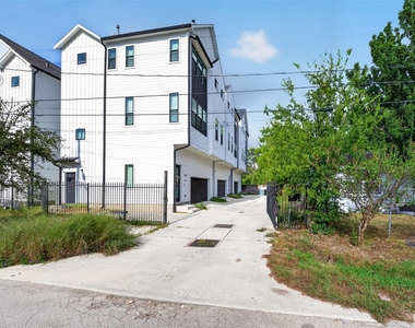 6744 Del Rio St - Photo Thumbnail 37