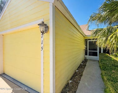 9715 N Marina Drive - Photo Thumbnail 2
