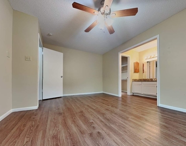11 Brentwood Oaks Court - Photo Thumbnail 7