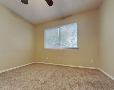 11 Brentwood Oaks Court - Photo Thumbnail 13