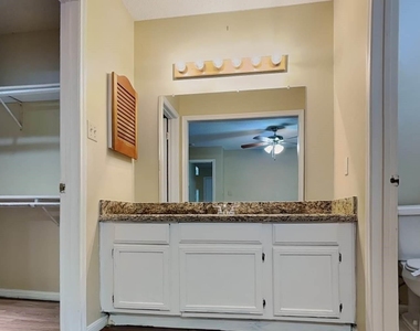 11 Brentwood Oaks Court - Photo Thumbnail 14
