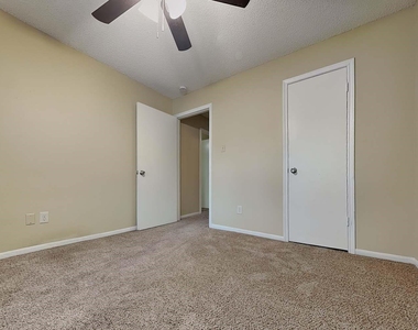 11 Brentwood Oaks Court - Photo Thumbnail 11