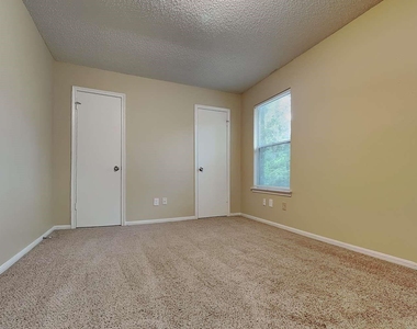 11 Brentwood Oaks Court - Photo Thumbnail 10