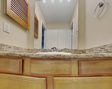 11 Brentwood Oaks Court - Photo Thumbnail 15