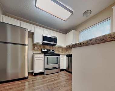 11 Brentwood Oaks Court - Photo Thumbnail 5