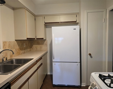 10522 Royal Oaks Drive - Photo Thumbnail 5