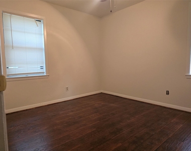 10522 Royal Oaks Drive - Photo Thumbnail 2