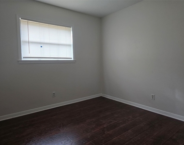 10522 Royal Oaks Drive - Photo Thumbnail 1