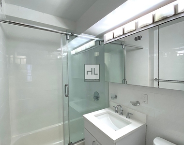 East 56 Street - Photo Thumbnail 3