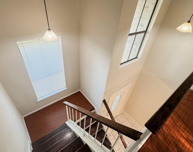 2919 Great Lakes Avenue - Photo Thumbnail 5