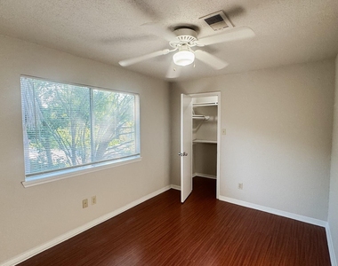 2919 Great Lakes Avenue - Photo Thumbnail 9
