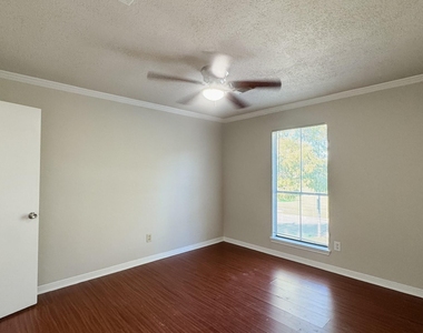 2919 Great Lakes Avenue - Photo Thumbnail 11