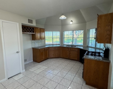2919 Great Lakes Avenue - Photo Thumbnail 4