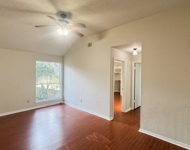 2919 Great Lakes Avenue - Photo Thumbnail 8