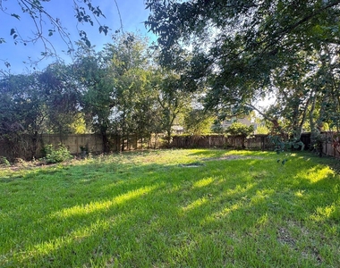 2919 Great Lakes Avenue - Photo Thumbnail 13