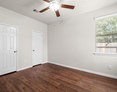 11246 Glenforest Drive - Photo Thumbnail 16