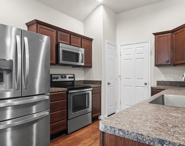 11246 Glenforest Drive - Photo Thumbnail 10