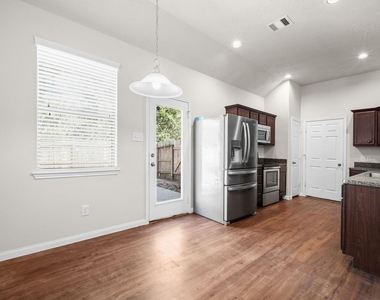 11246 Glenforest Drive - Photo Thumbnail 8