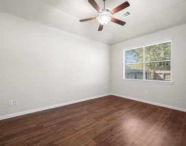 11246 Glenforest Drive - Photo Thumbnail 12