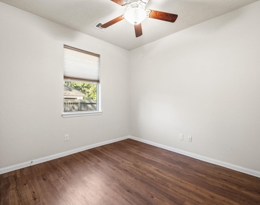 11246 Glenforest Drive - Photo Thumbnail 17