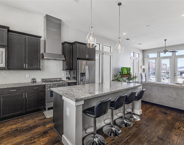 2114 Sabine Street - Photo Thumbnail 9